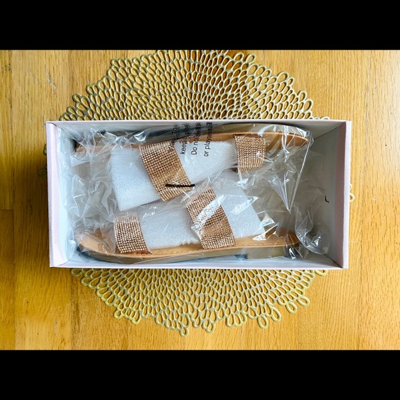 🔥FLASH SALE🔥 Rose Gold Rhinestone Slide Sandals - Picture 5 of 7